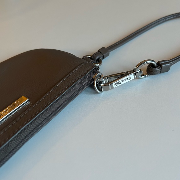 Calvin Klein Wristlet ✨ - Picture 7 of 13